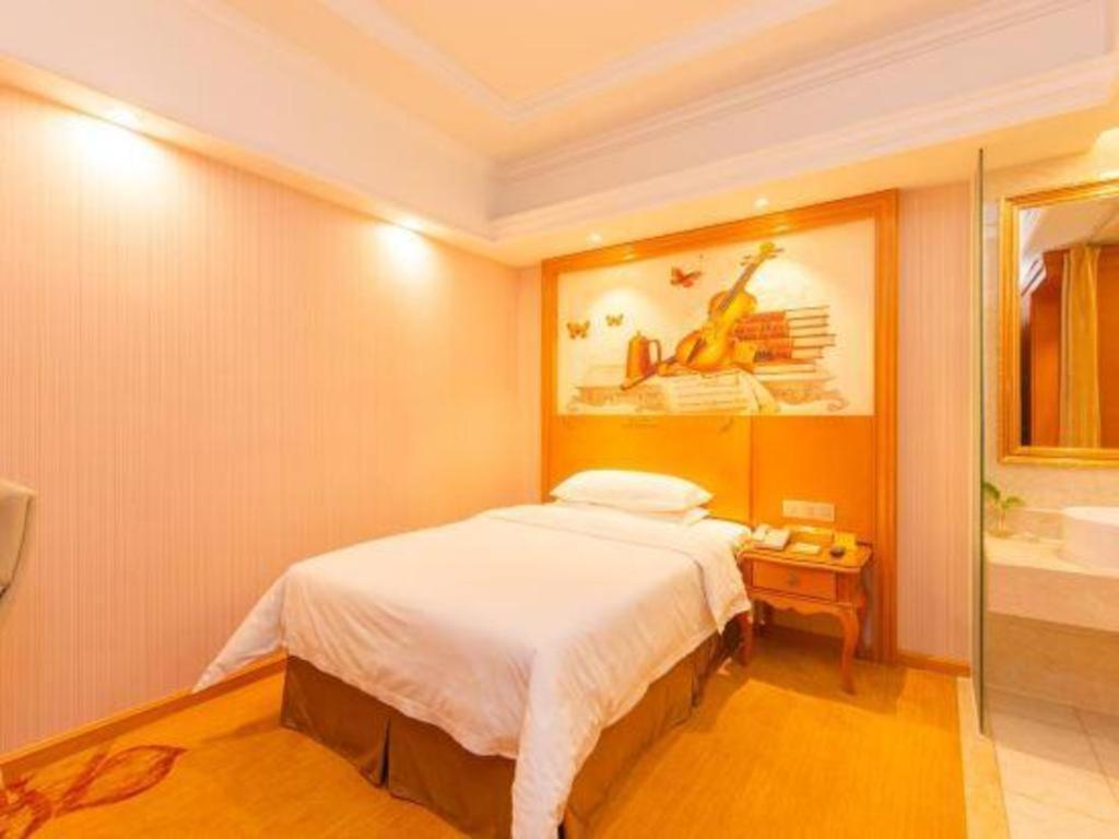Vienna Songjiang Market Miaoqian Street Hotel 3*