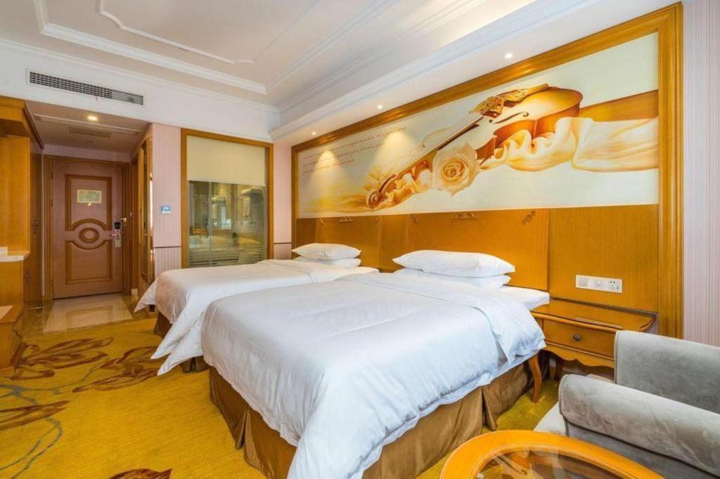 Vienna Songjiang Market Miaoqian Street Hotel