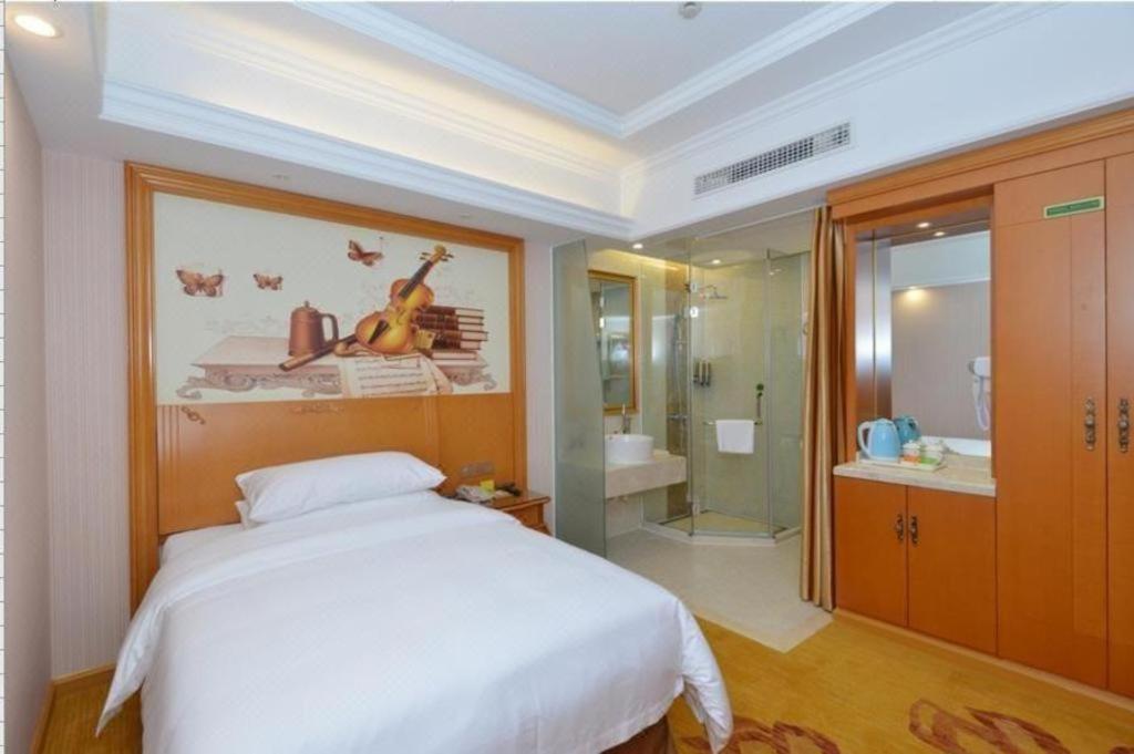 Vienna Songjiang Market Miaoqian Street Hotel 3*