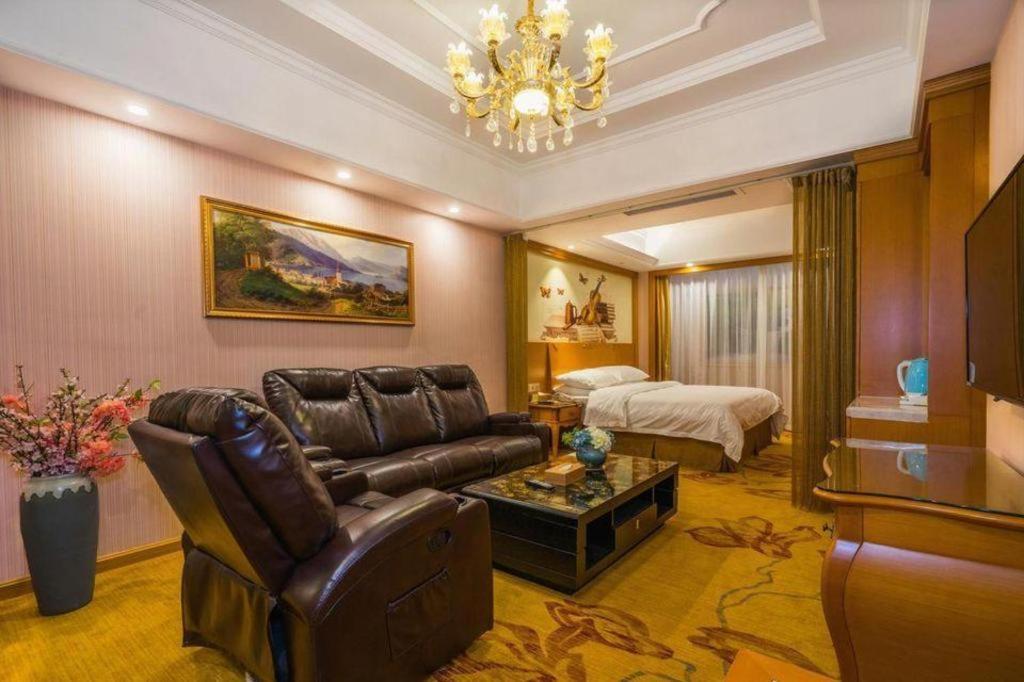 Hotel Vienna Songjiang Market Miaoqian Street 3*