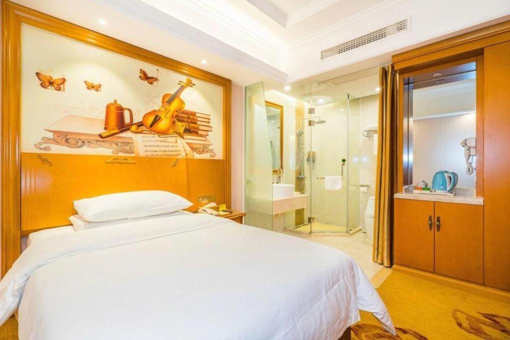 Vienna Songjiang Market Miaoqian Street Hotel 3*