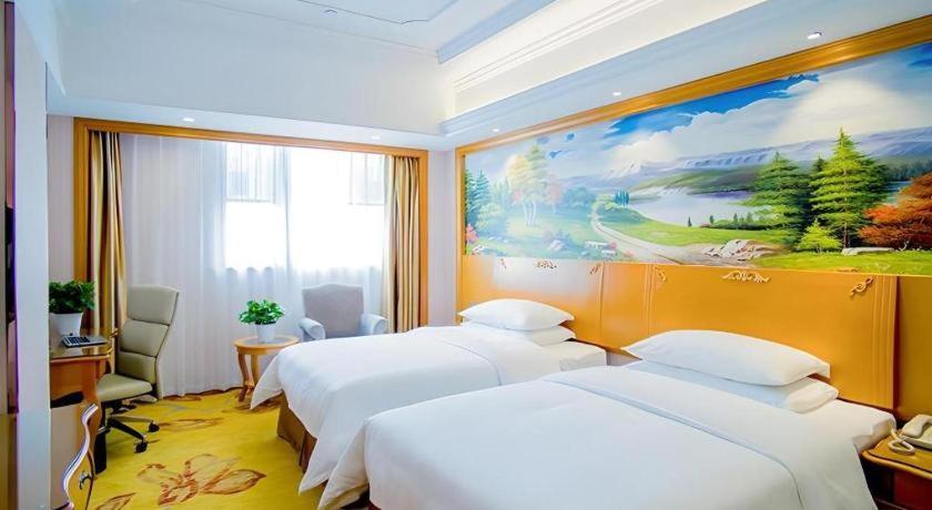 Vienna Songjiang Market Miaoqian Street Hotel 3*