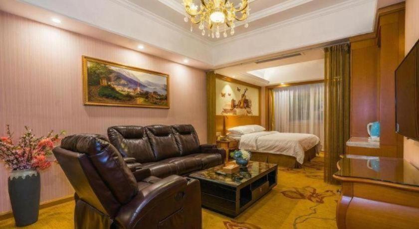 Hotel Vienna Songjiang Market Miaoqian Street 3*