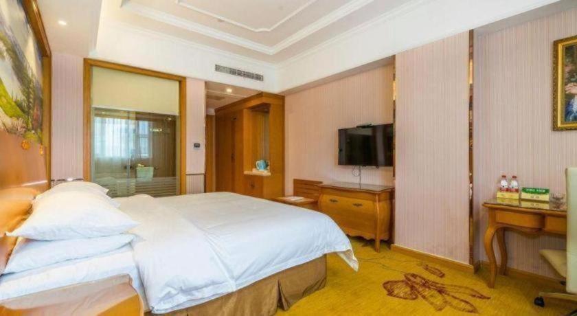 Hotel Vienna Songjiang Market Miaoqian Street 3*