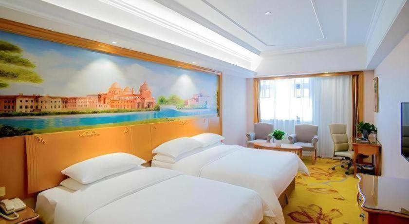 Vienna Songjiang Market Miaoqian Street Hotel